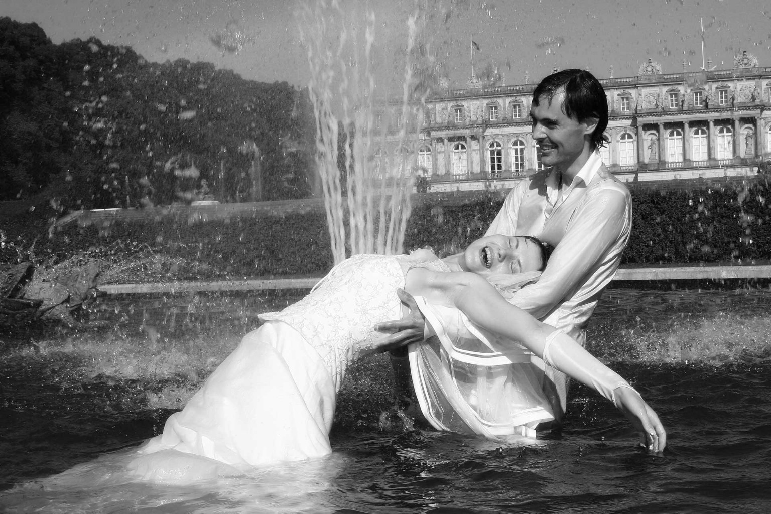Hochzeitsfotografie Bayern – Brautpaar im Grünen